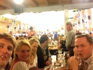 Im Festzelt - kurz vor Betriebstemperatur...