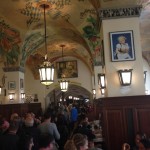 Hofbräuhaus - Menschen und Biermengen...