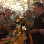 Im Festzelt - Warmlaufen...