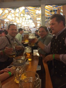 Im Festzelt - Warmlaufen...