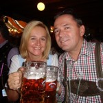 Die Ettis bei einem gemütlichen Bier...