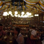 Die Bräurosl zum Bersten voll...