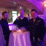 Jonny mit Partygästen...