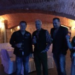 Jonny mit Partygästen...