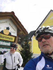 Vollkornmehl und Kürbiskernöl